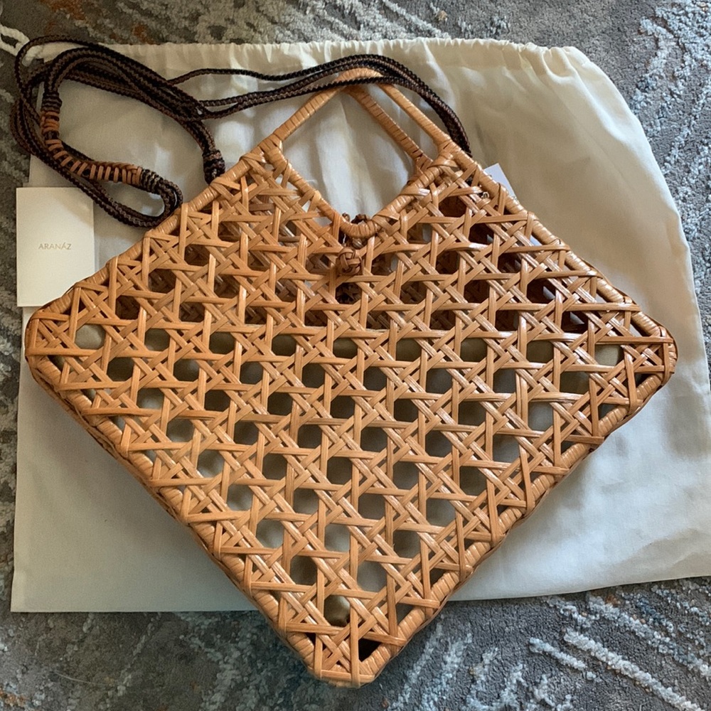 NWOT ARANÁZ Tan Woven Rattan Crossbody Bag - Picture 2 of 10